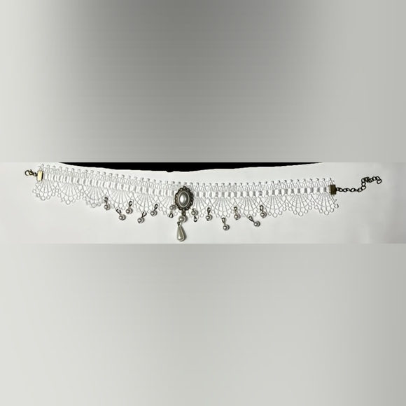 Elegant White Pearl Lace Choker Necklace - Picture 2 of 3